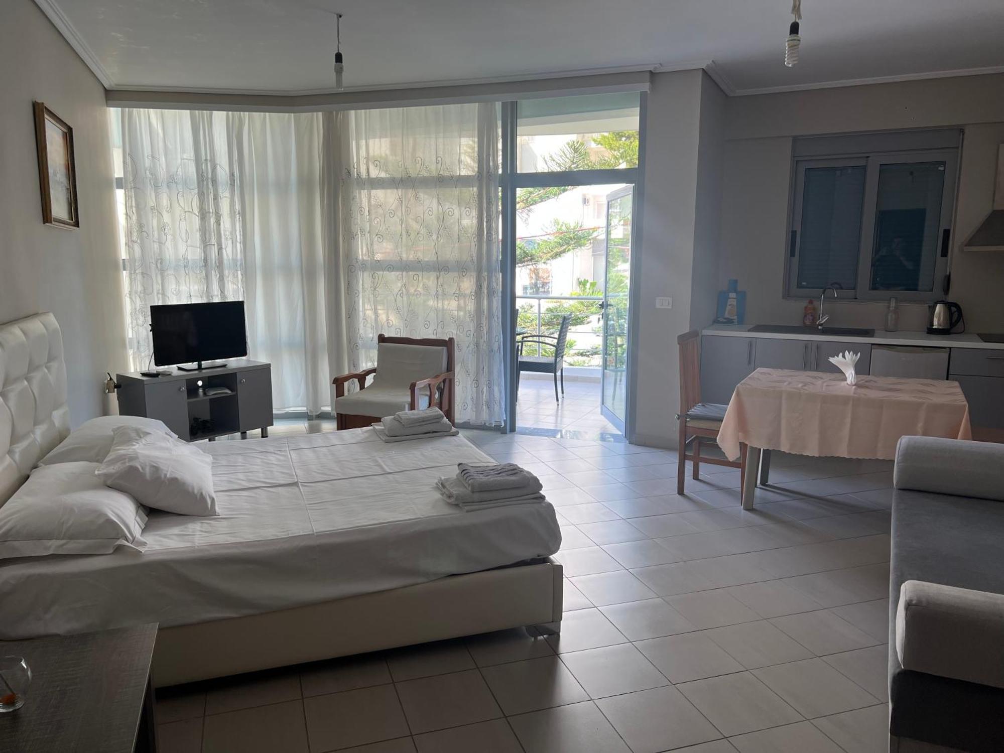 Lorenso Guest House ซารานเดอ ภายนอก รูปภาพ